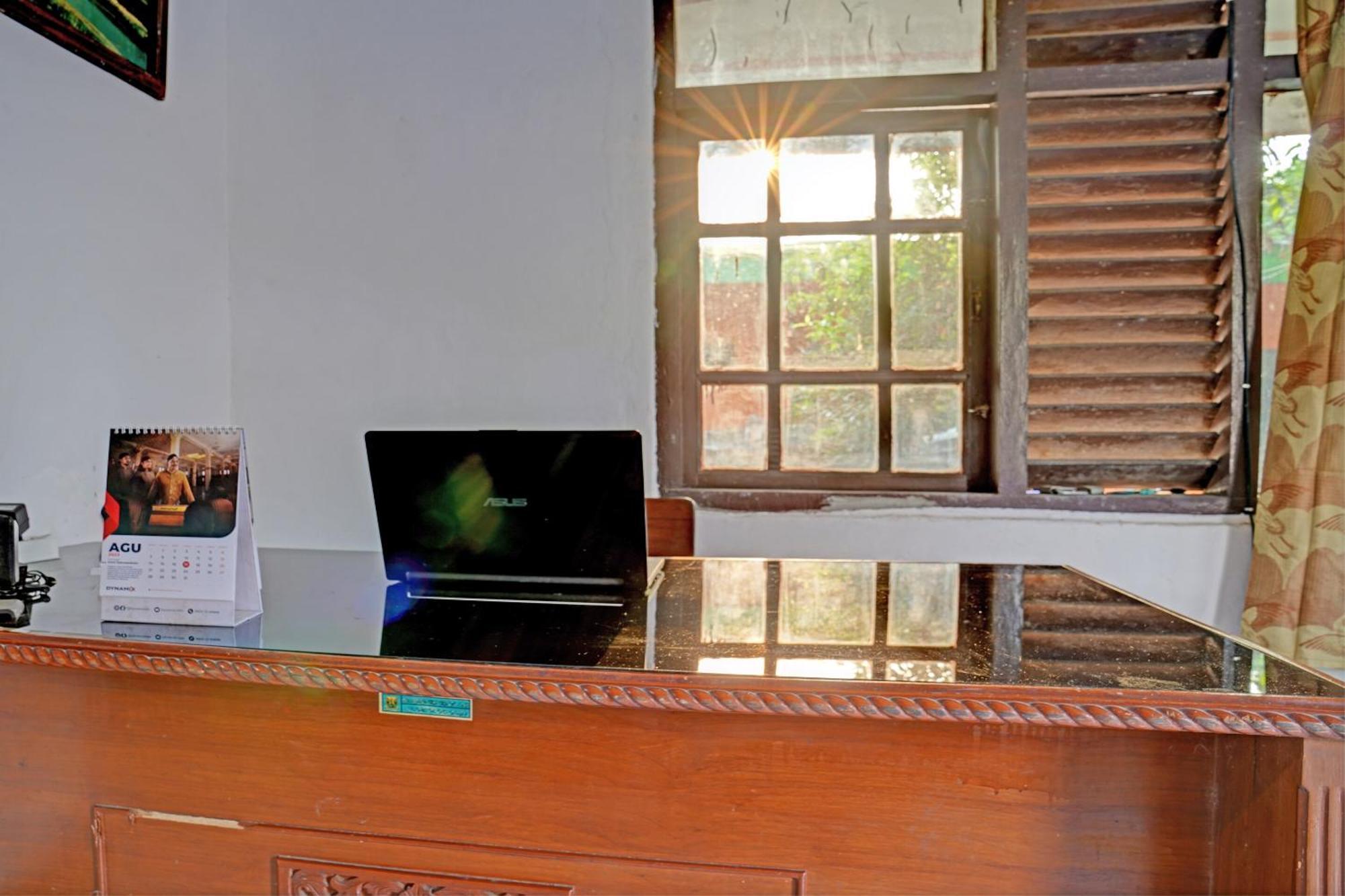 Spot On 92856 Home Stay Syariah Aom Kusman Sukabumi Luaran gambar