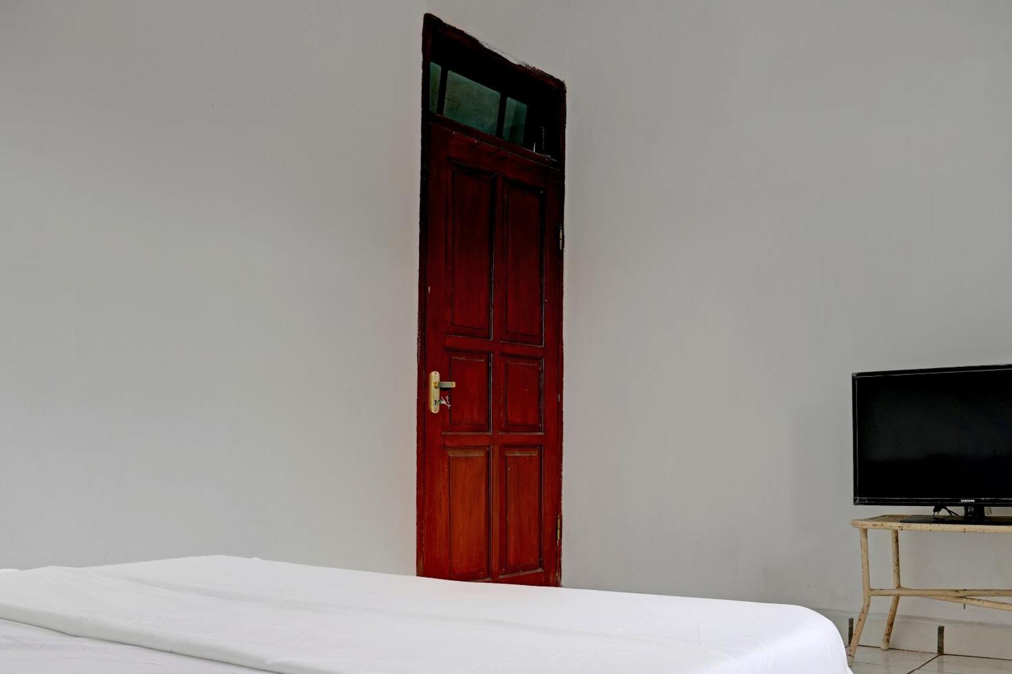 Spot On 92856 Home Stay Syariah Aom Kusman Sukabumi Luaran gambar