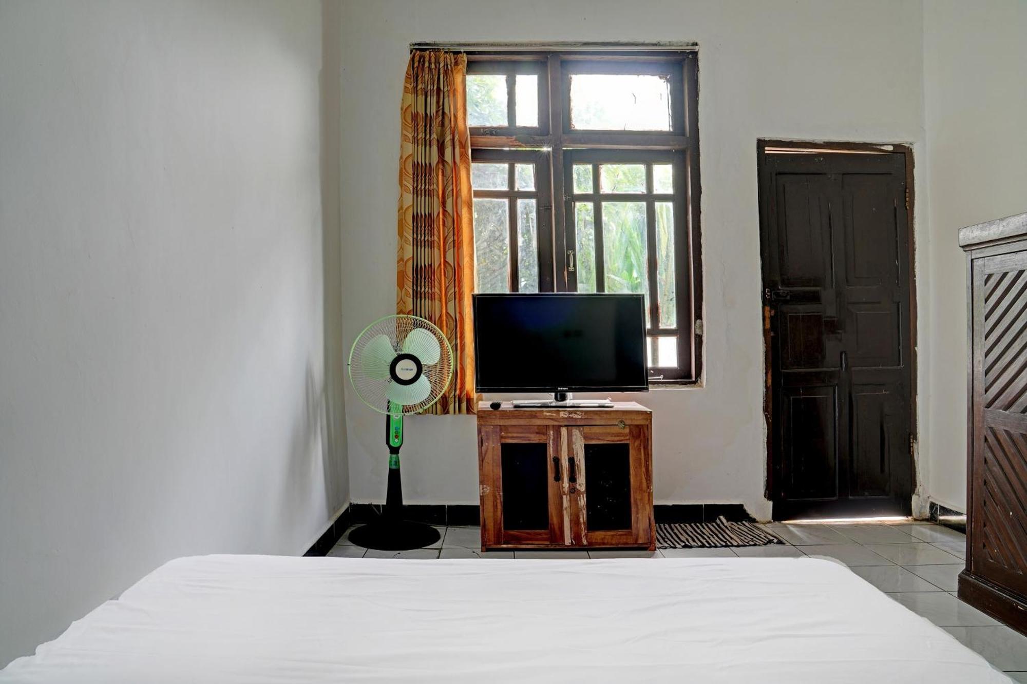 Spot On 92856 Home Stay Syariah Aom Kusman Sukabumi Luaran gambar