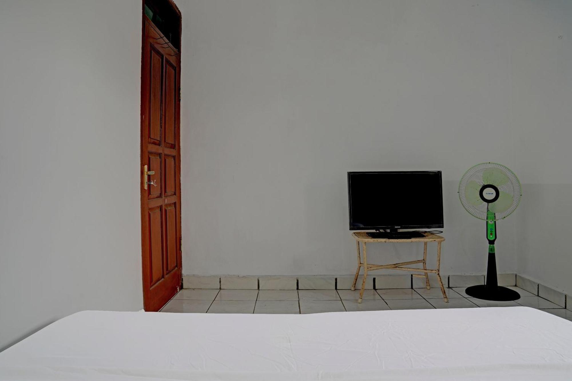 Spot On 92856 Home Stay Syariah Aom Kusman Sukabumi Luaran gambar