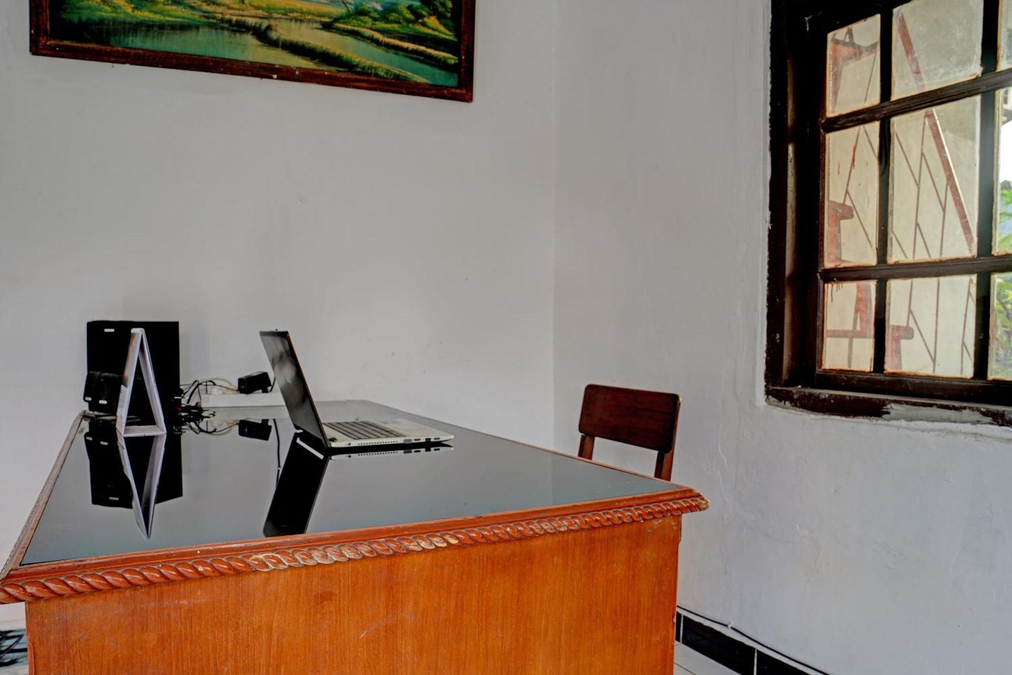 Spot On 92856 Home Stay Syariah Aom Kusman Sukabumi Luaran gambar