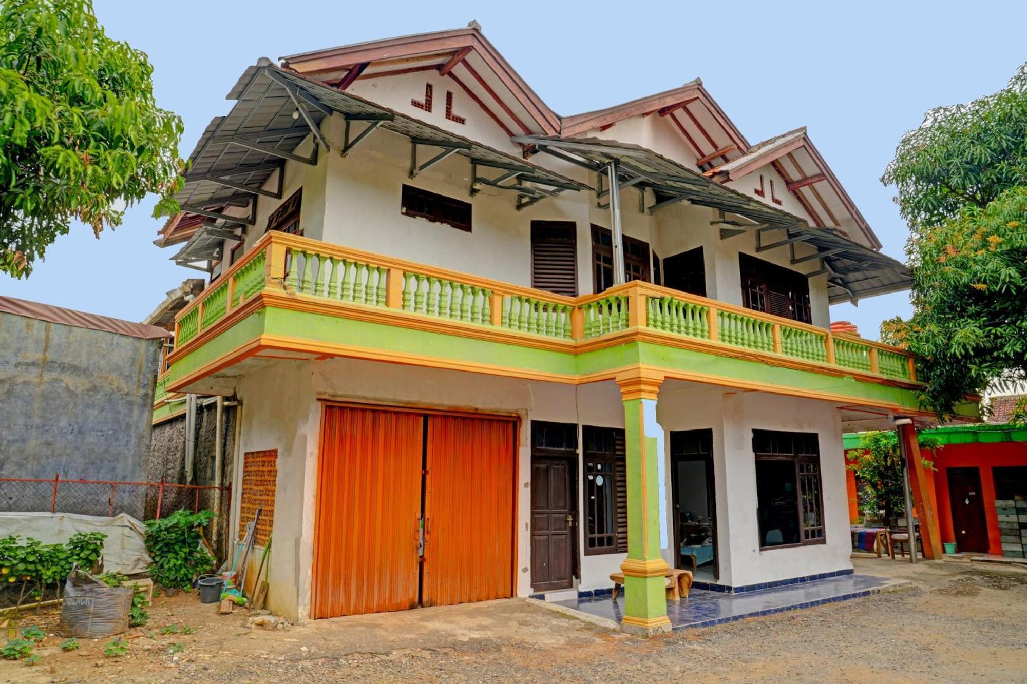 Spot On 92856 Home Stay Syariah Aom Kusman Sukabumi Luaran gambar