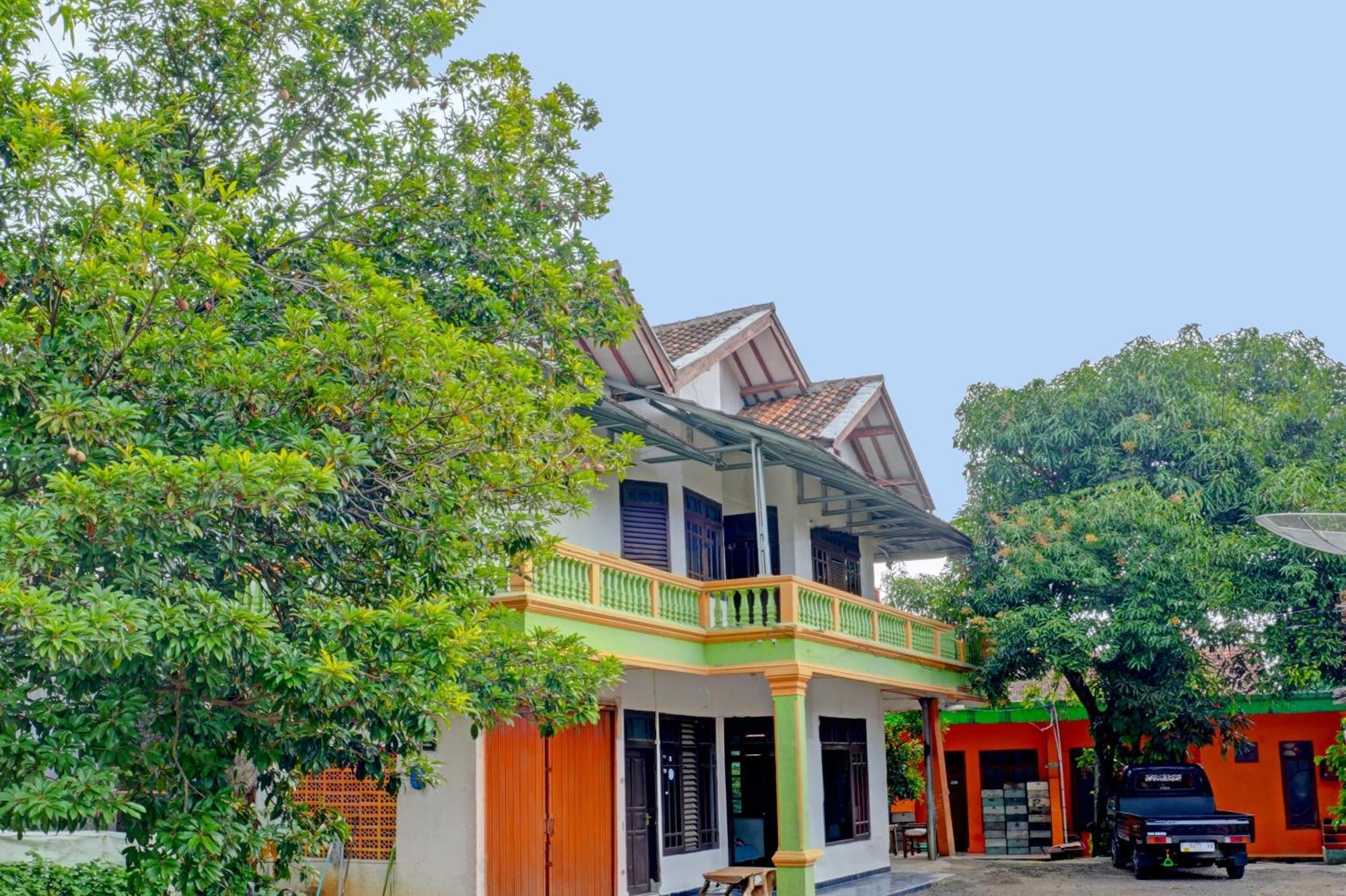 Spot On 92856 Home Stay Syariah Aom Kusman Sukabumi Luaran gambar